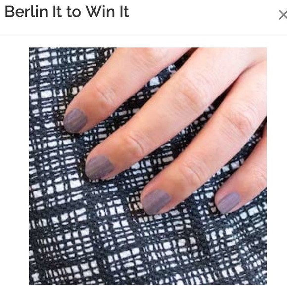 NEW Color Street Berlin it to win it nail strips - Picture 4 of 7